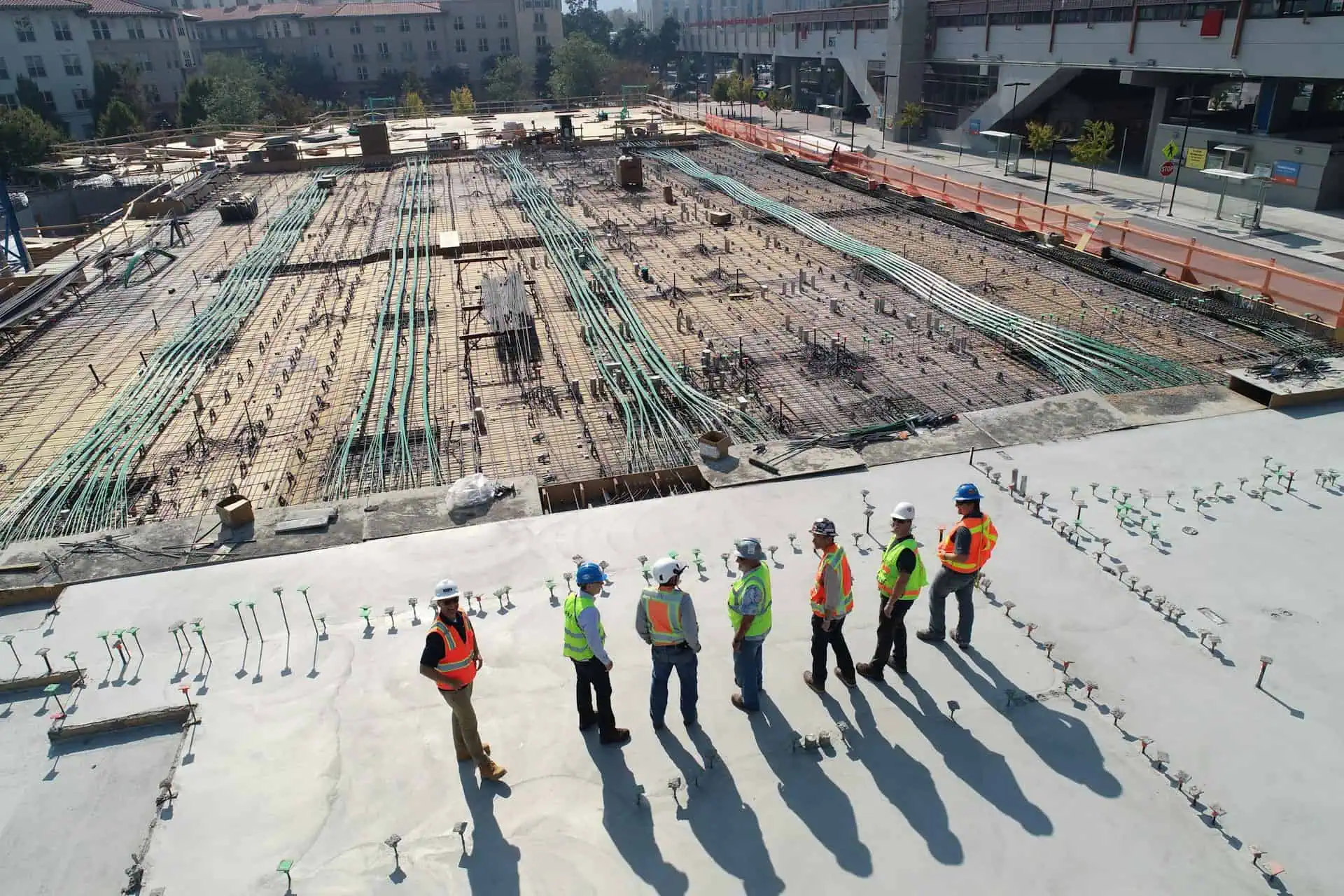 Equipo en la dirección de obra de una construcción.